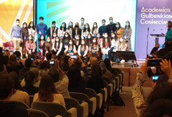 Participantes do concurso 25<25 em palco